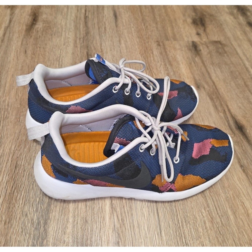 Nike women 7 Shoes Roshe Lace Sneaker Camo Multicolor